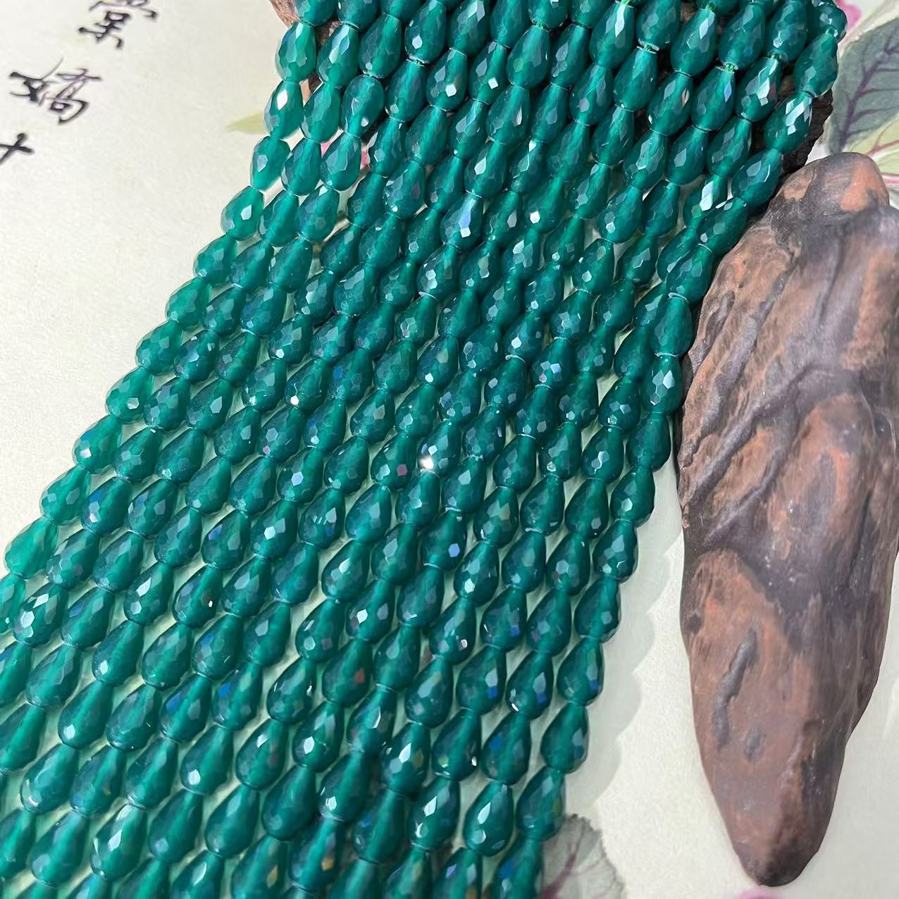 aquamarine 4x6mm (about 60 pieces)