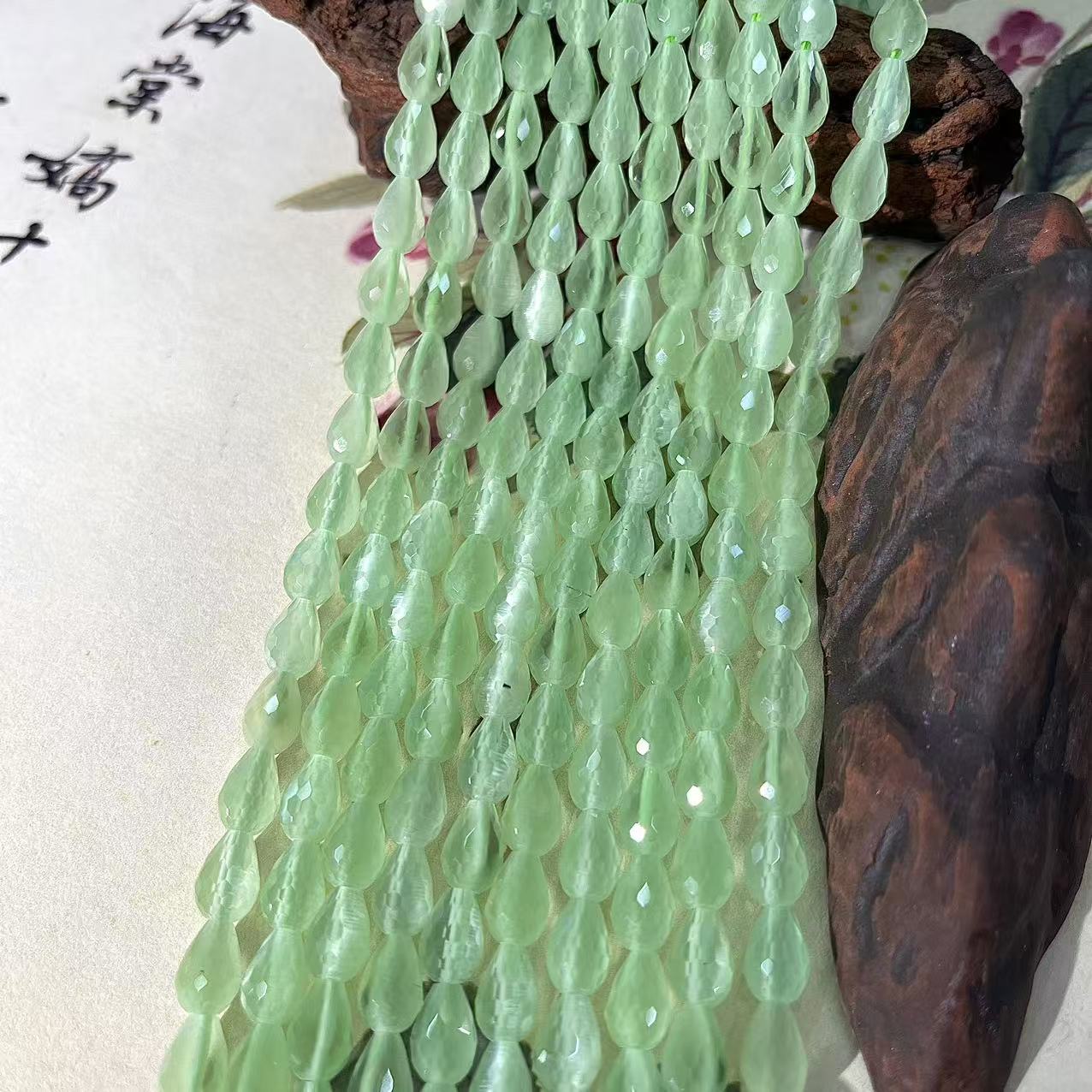 light green 4x6mm (about 60 pieces)