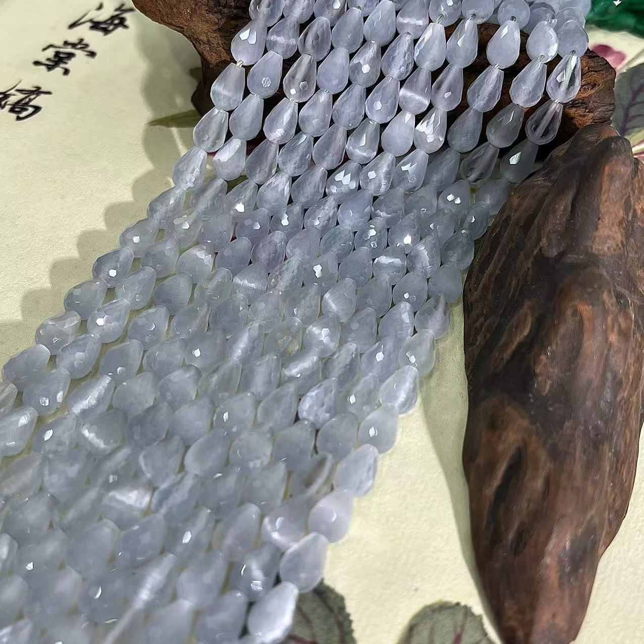 silver grey 4x6mm (about 60 pieces)