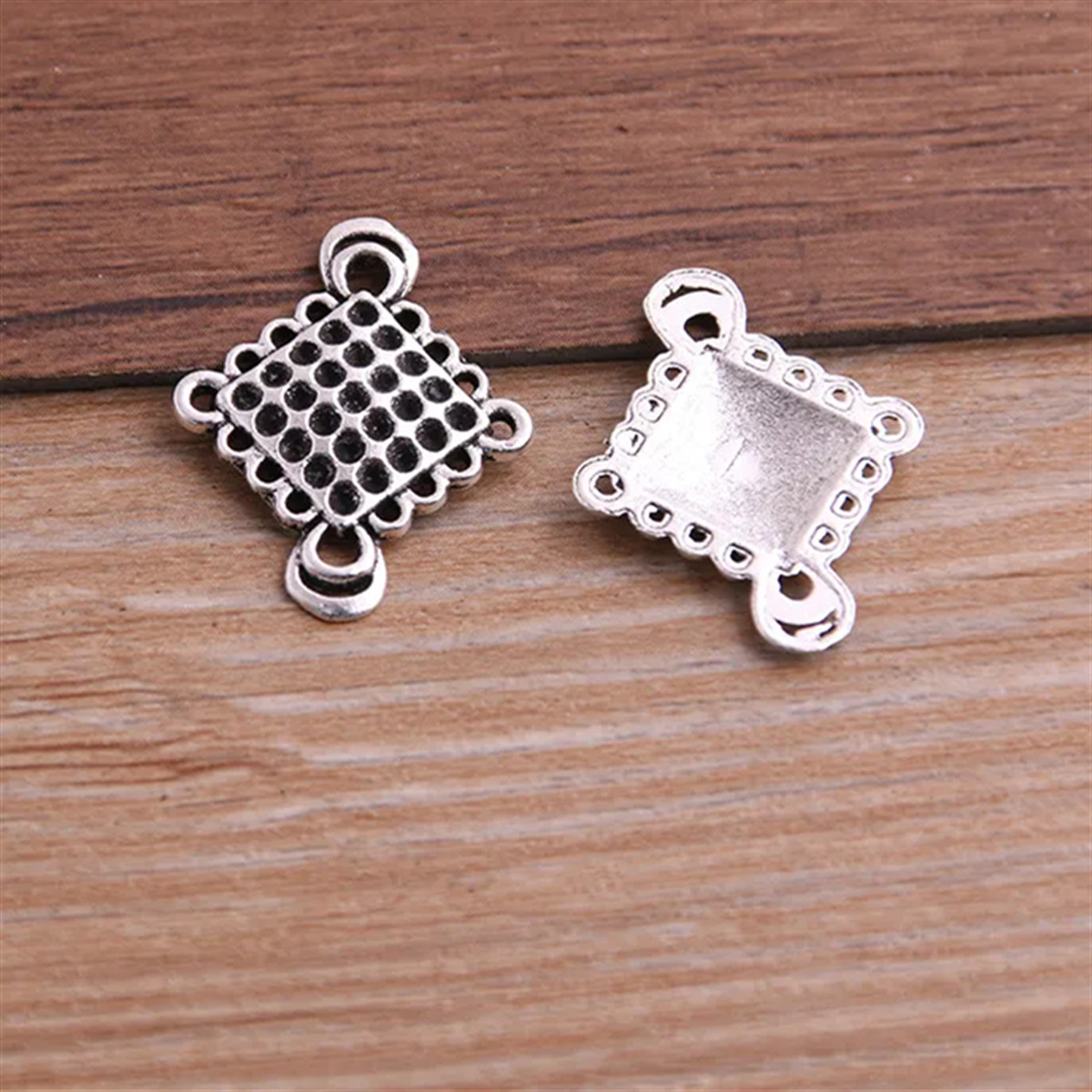 2:antique silver color