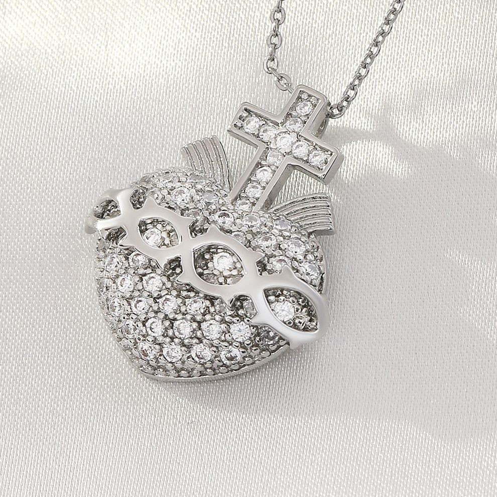 White and gold necklace