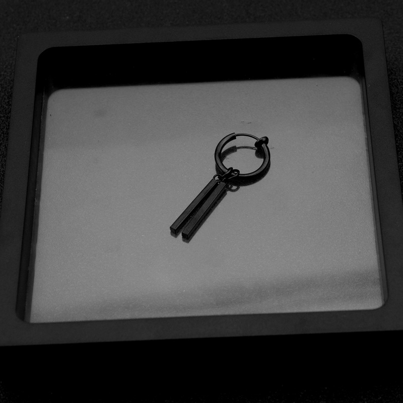 4:no ear hole spring clip black one
