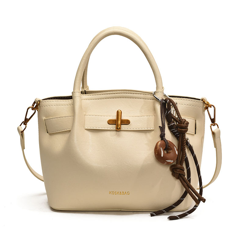 Off-white with pendant