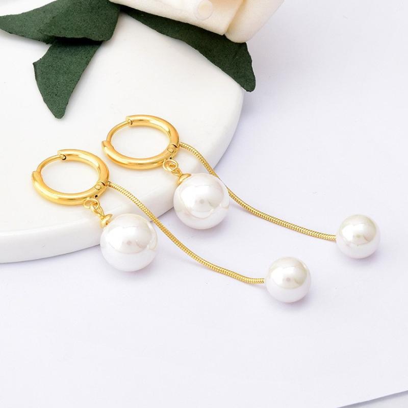 5:Pearl tassel earrings