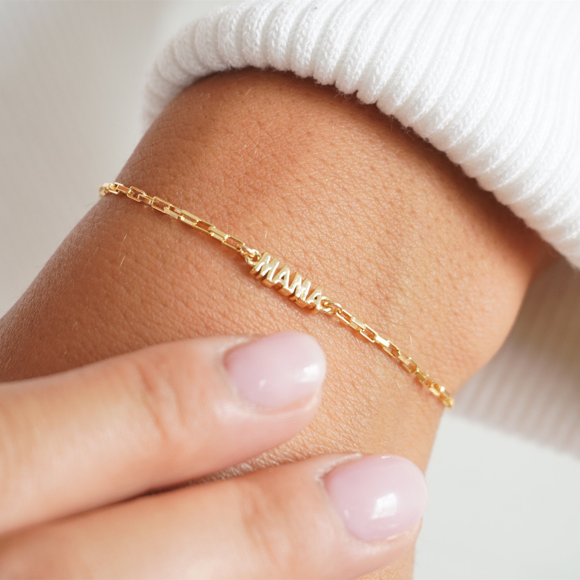 1:Gold bracelet (wide paper clip)