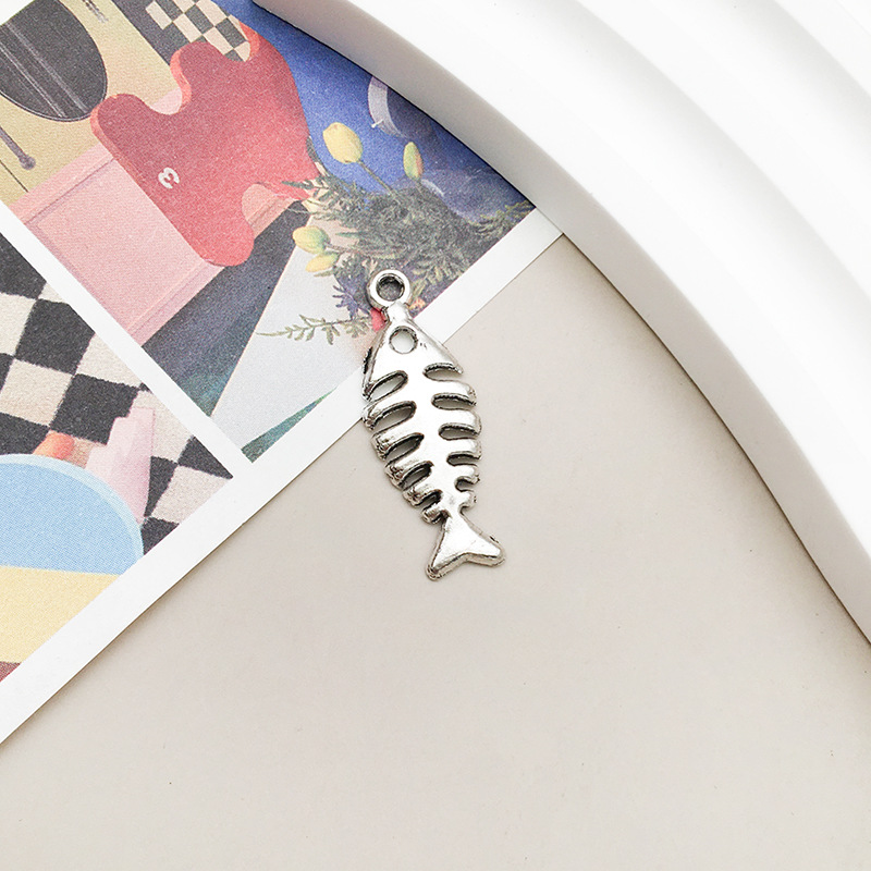 antique silver fish bones 8x26mm-10384/0.8g