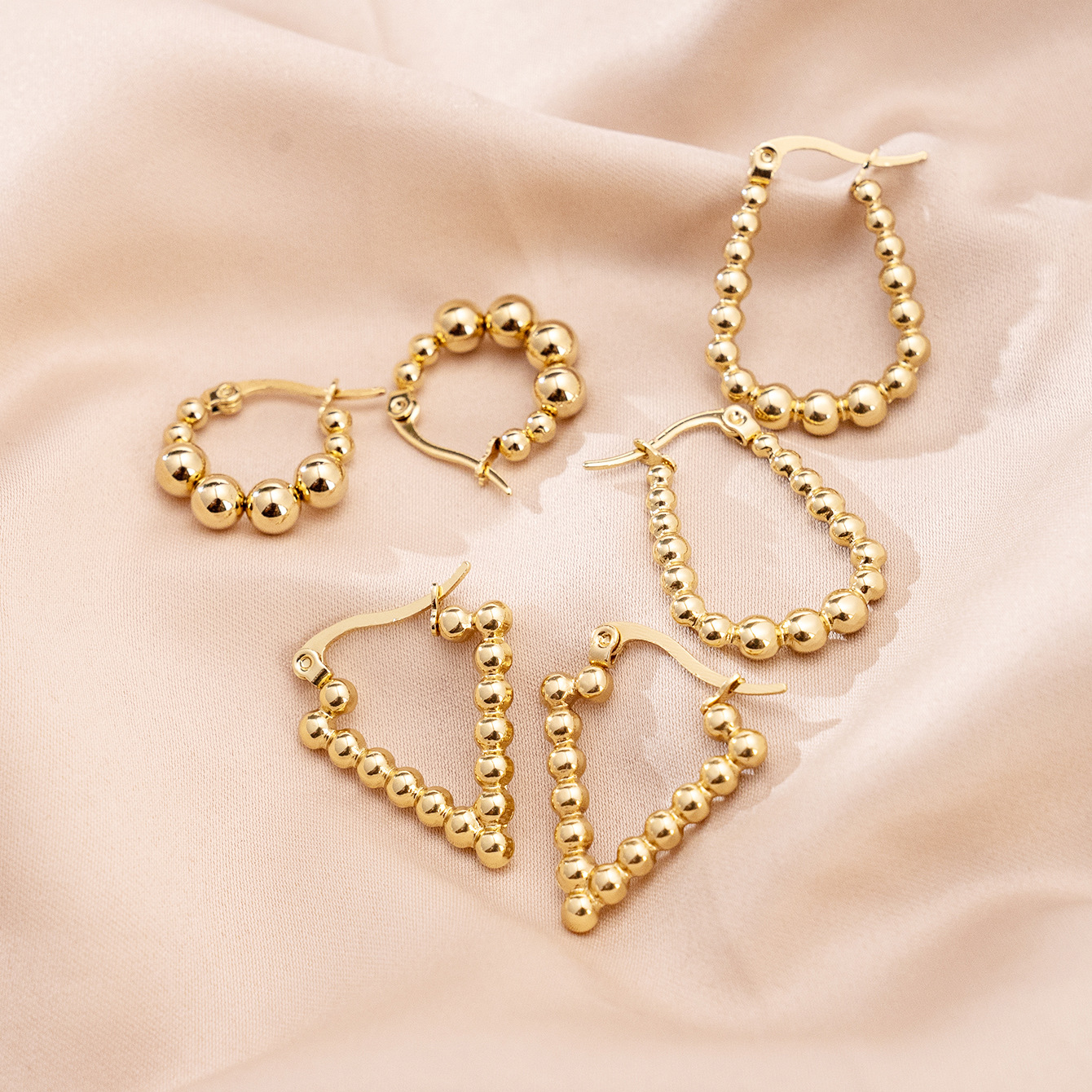 4:three pairs of suit