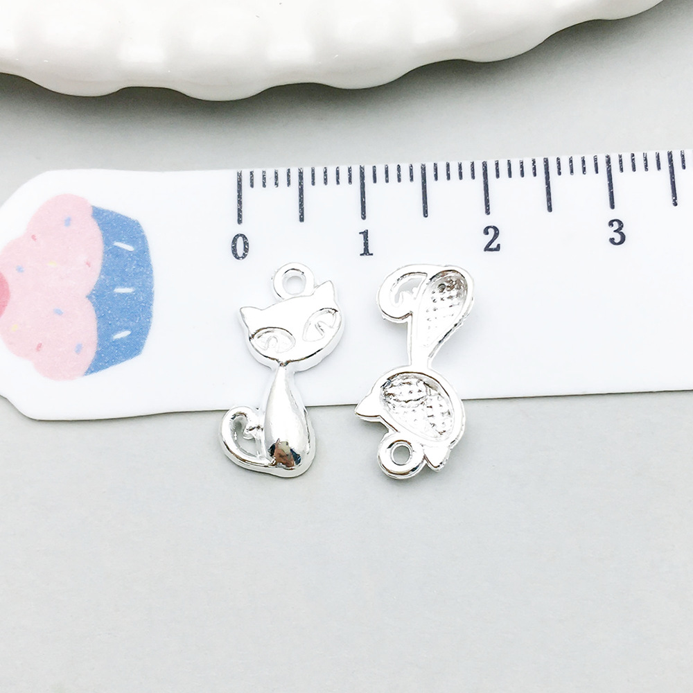 1 bright silver cat 17*10mm-0.7g-20640