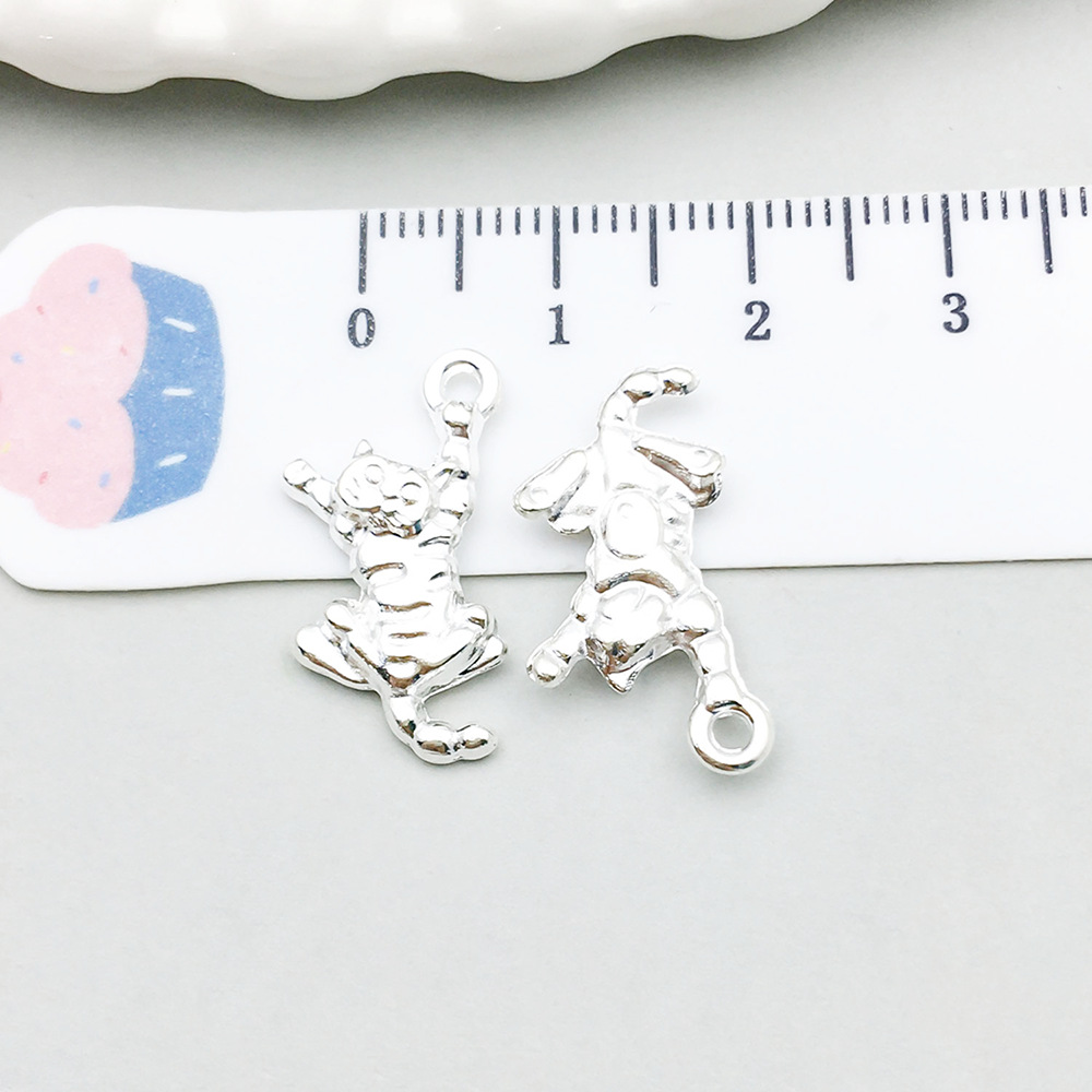 1 bright silver cat 21*11mm-1.2g-20643
