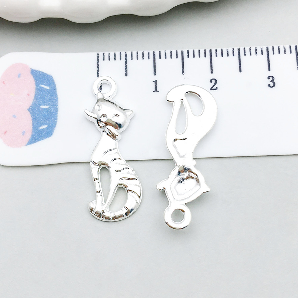 1 bright silver horizontal pattern cat 25*9mm-0.8g