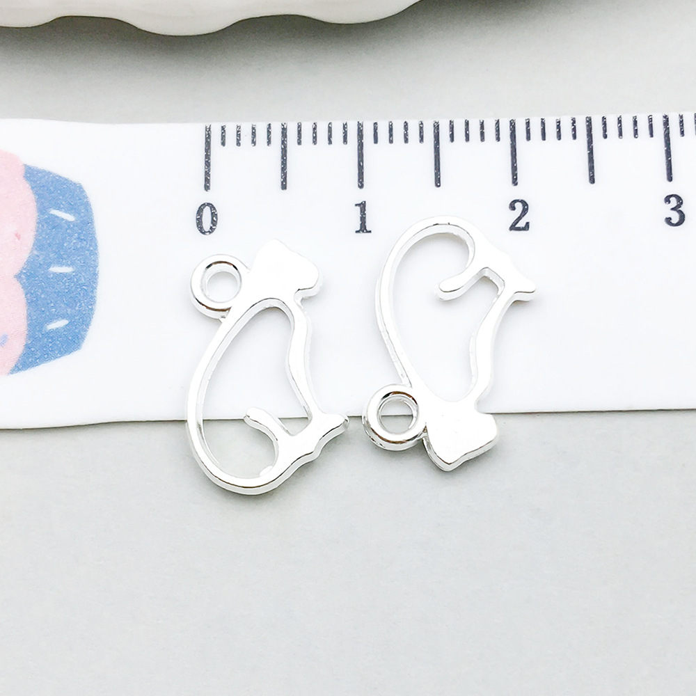 1 bright silver hollow cat 15*10mm-0.6g-20655