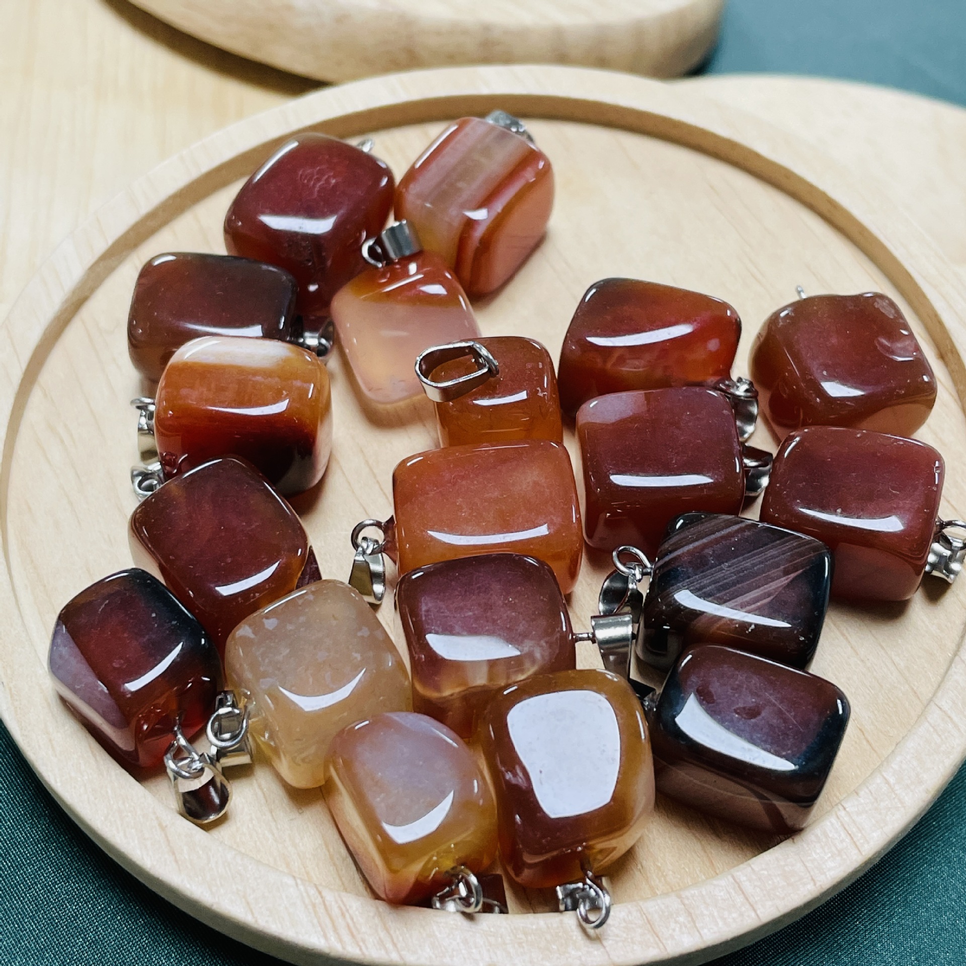 8:Red agate
