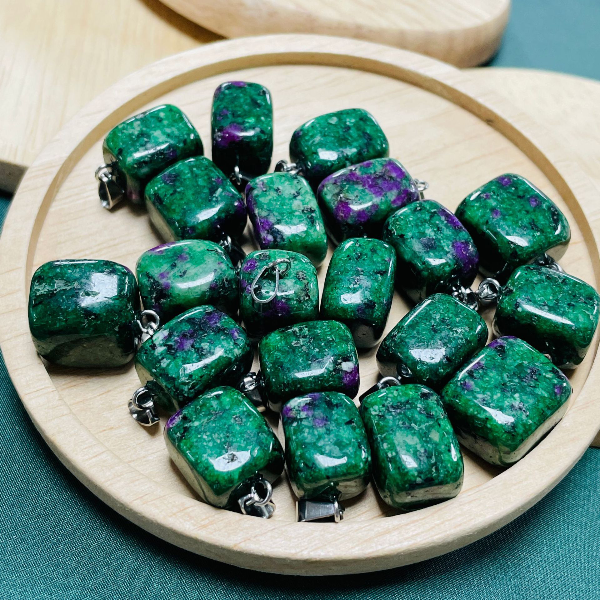 24:Red and Green Treasure