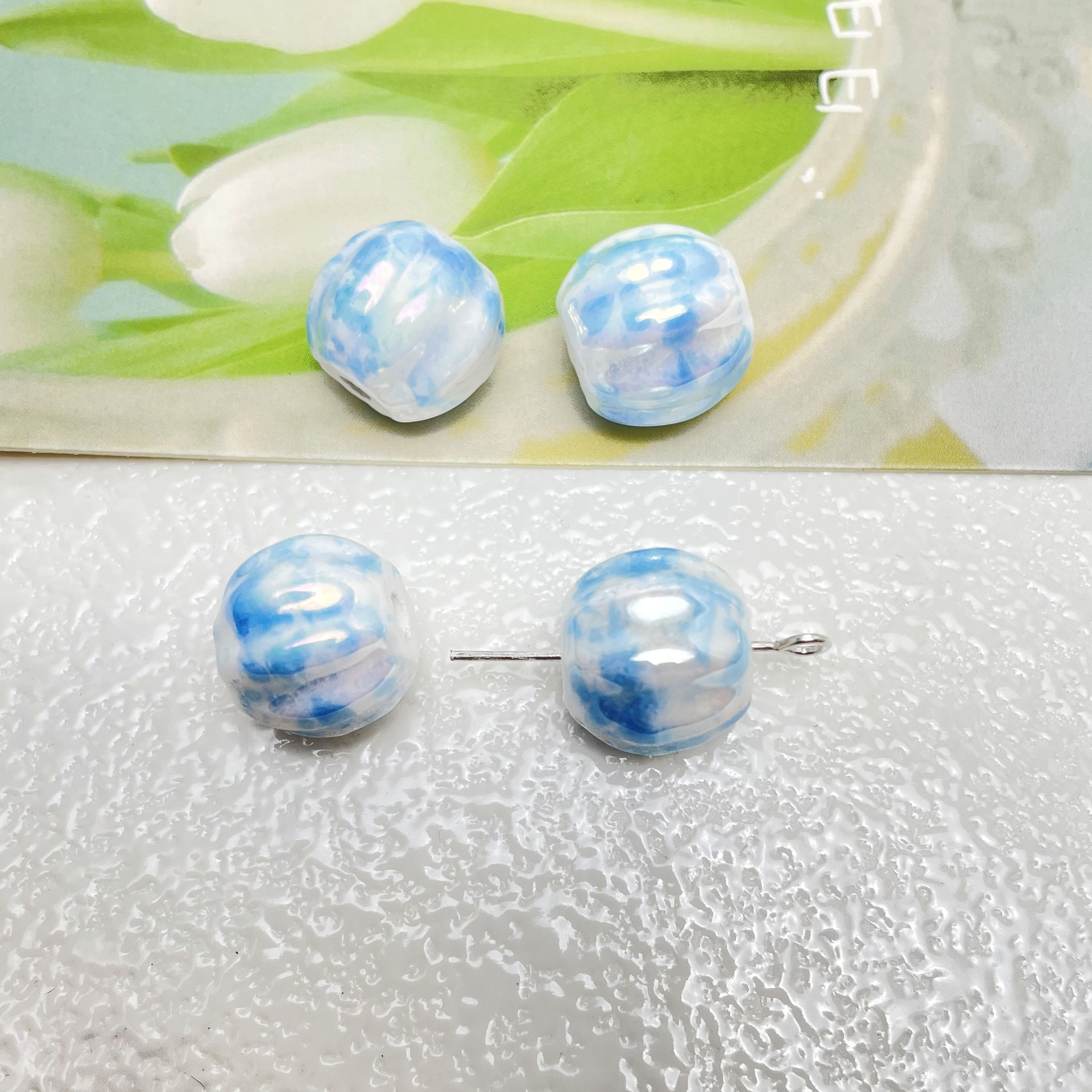 10:Light blue vignette