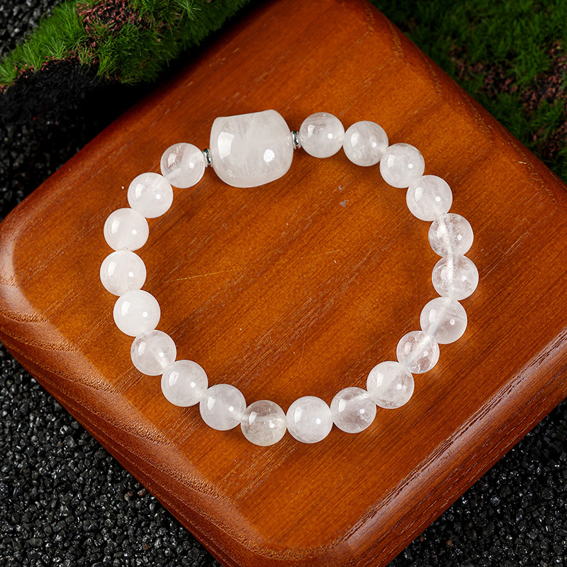 1:A white crystal