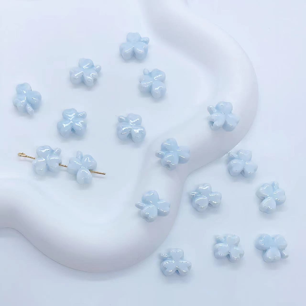 Leaves [Light Lake Blue]]