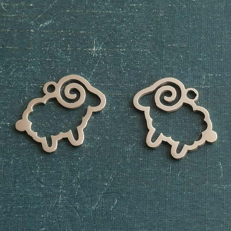 1:Silver pendant (817)