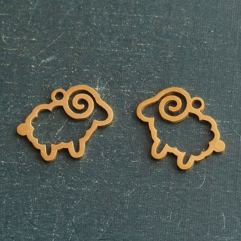 2:Gold pendant (817)