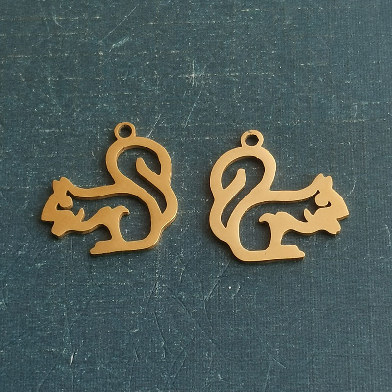 2:Gold pendant (822)