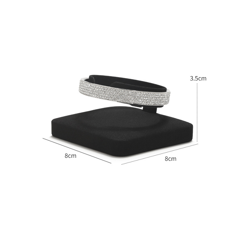 4:Bracelet holder