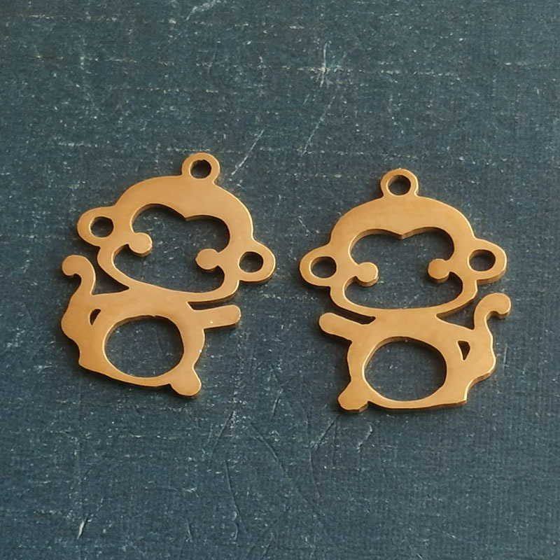 2:Gold pendant (826)