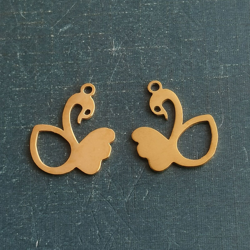 2:Gold pendant (828)