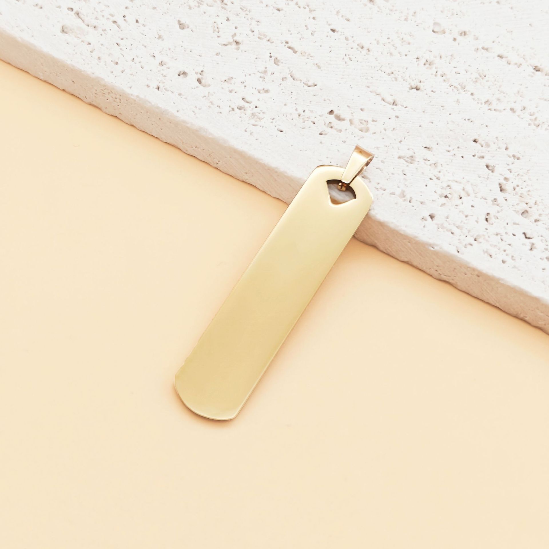 1:147123Gold single pendant