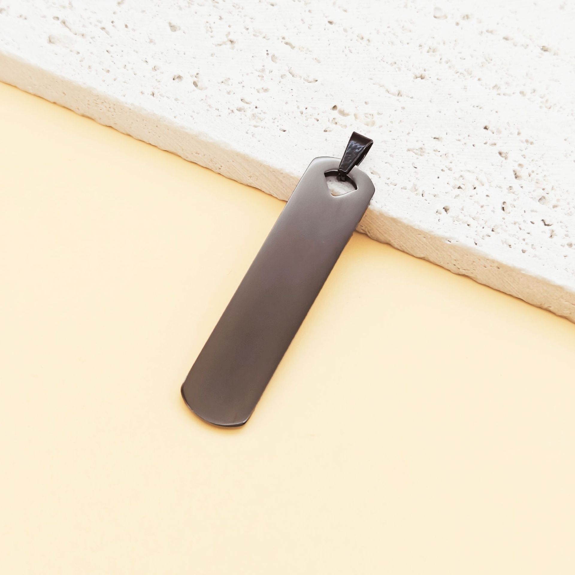 2:147124 Black single pendant