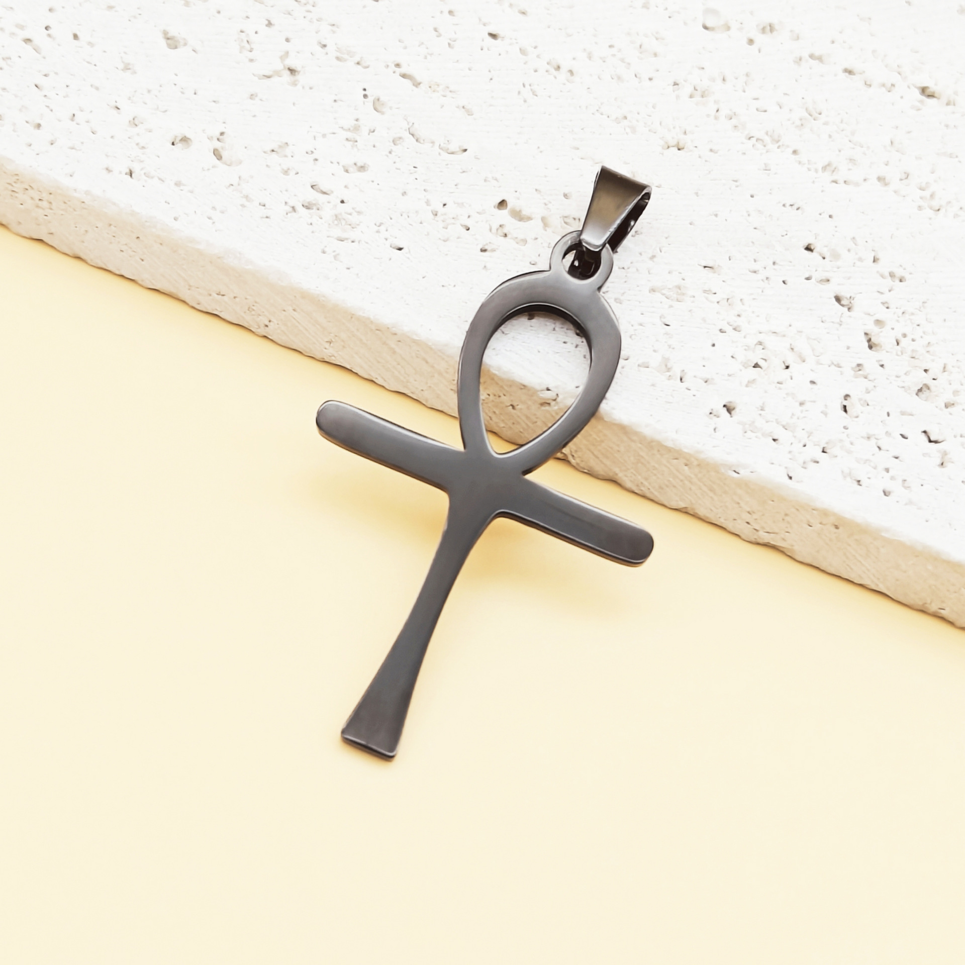 2:147426Black single pendant