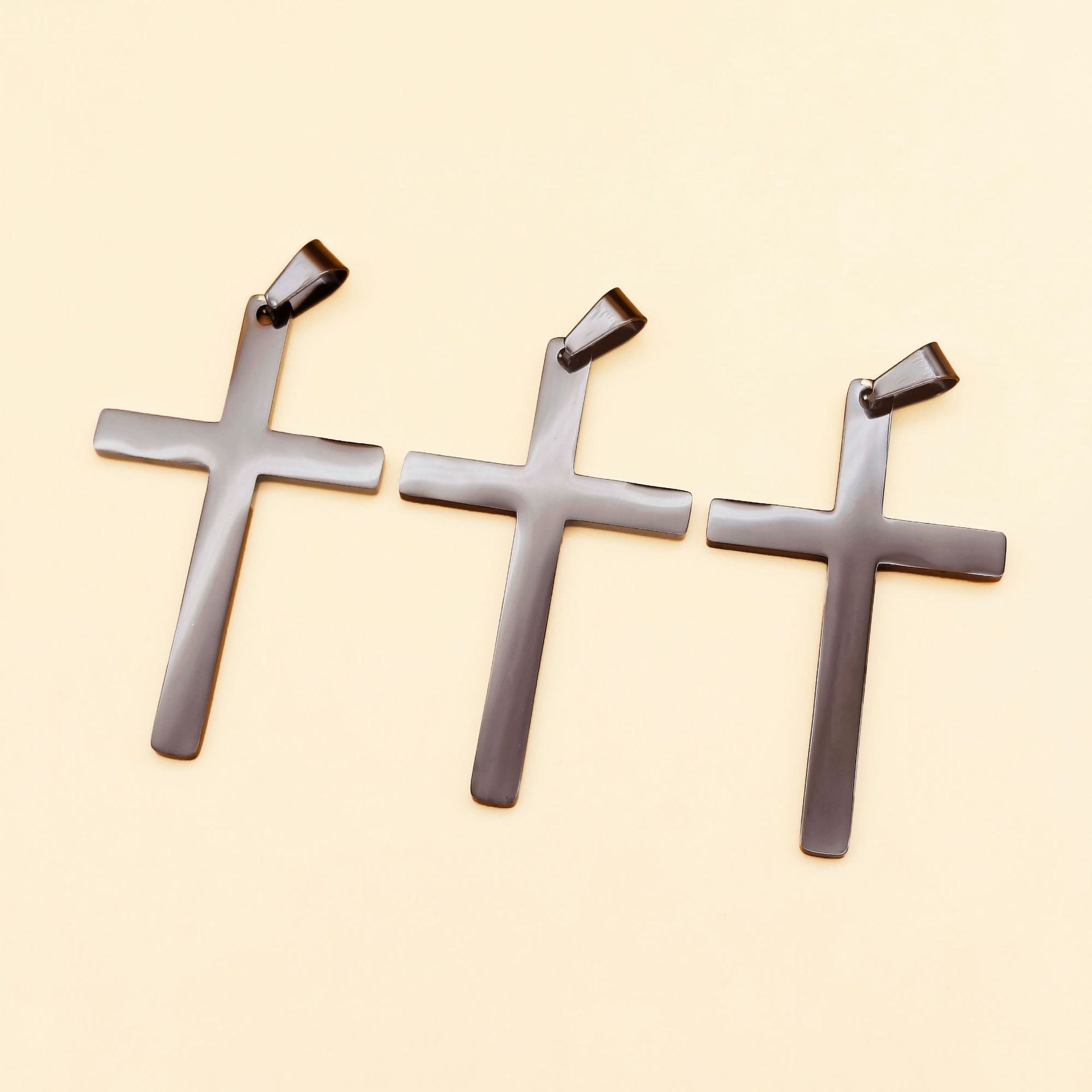 2:117411black single pendant