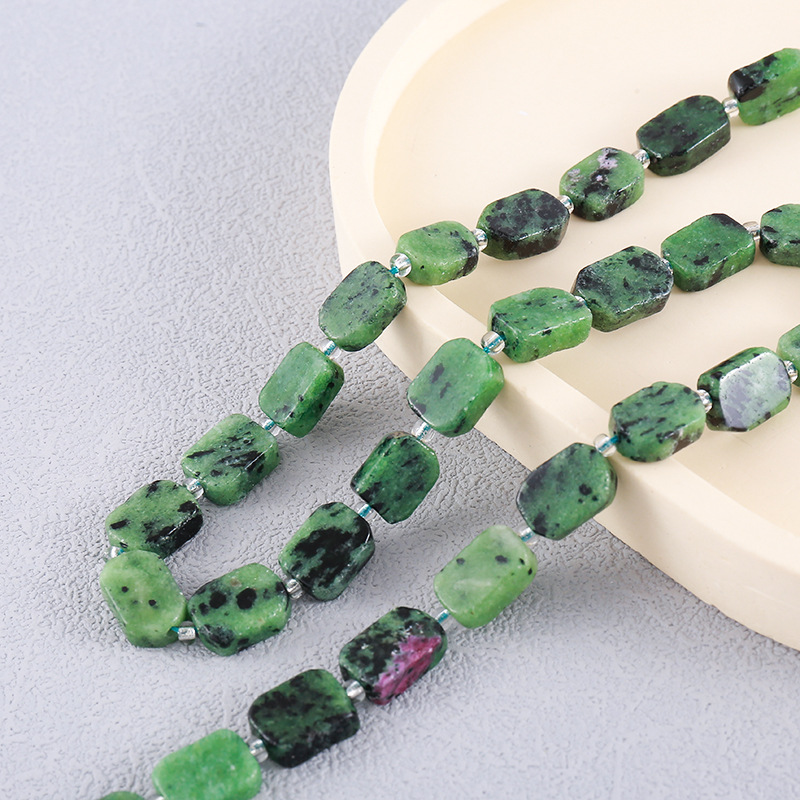 denier-shaped red green treasure