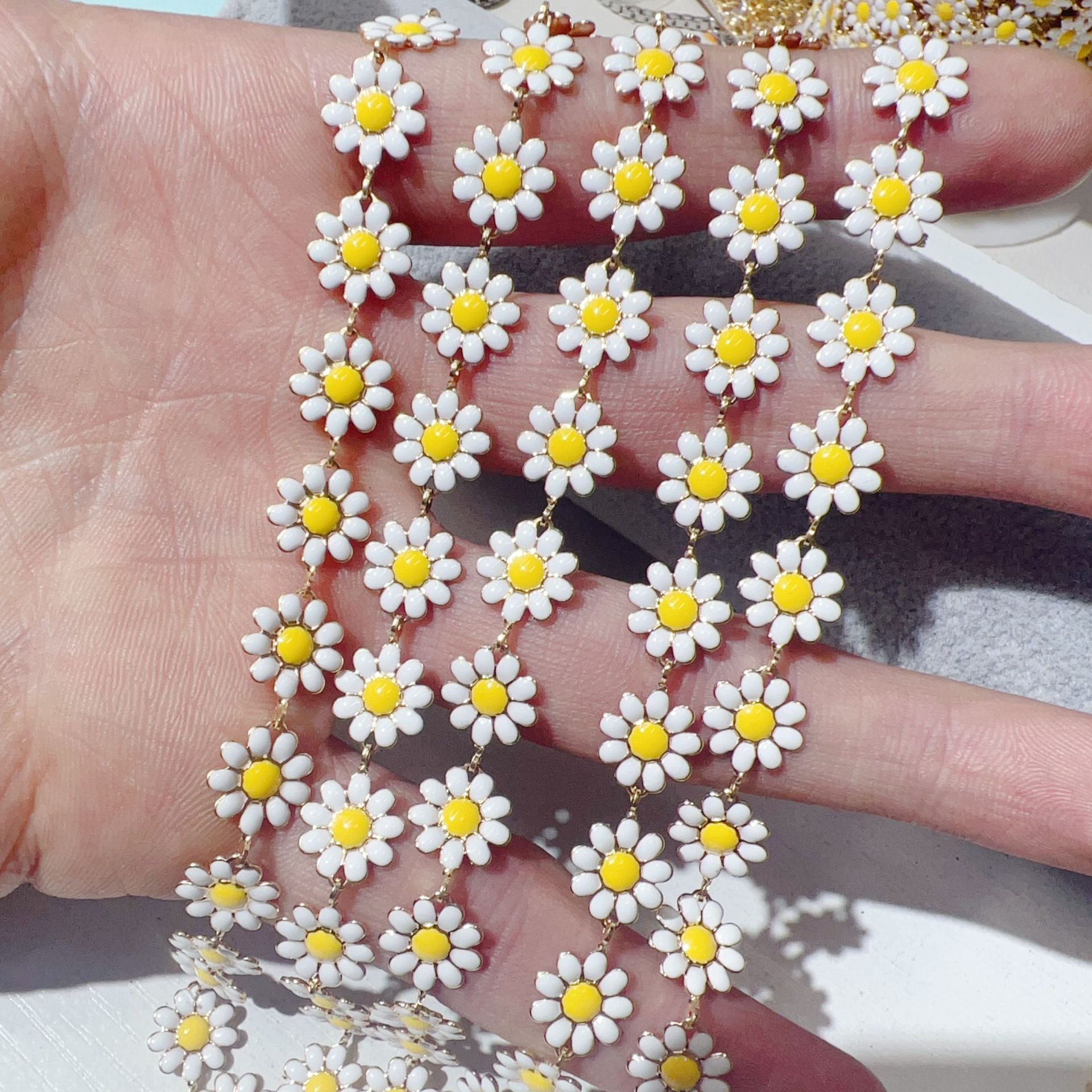 2:White flowers; kc gold