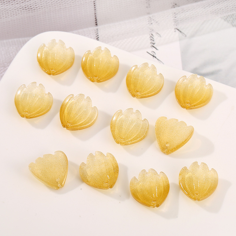 1:1 light golden yellow gradient