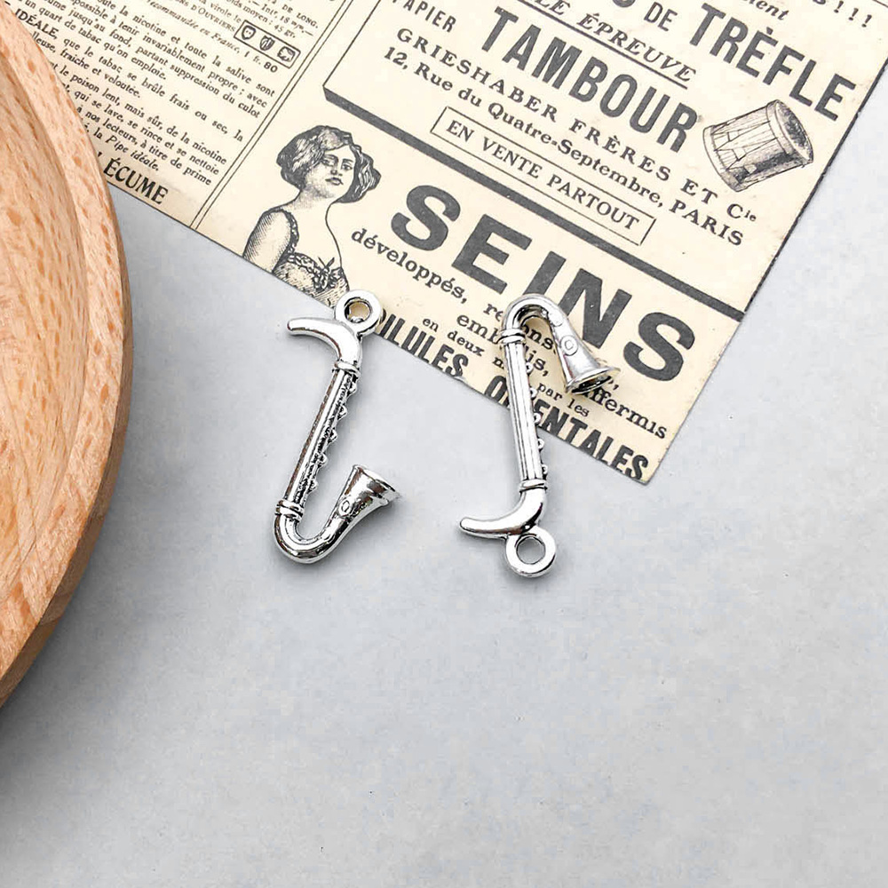 16:1 antique silver saxophone 16*26mm-1.2g-15562