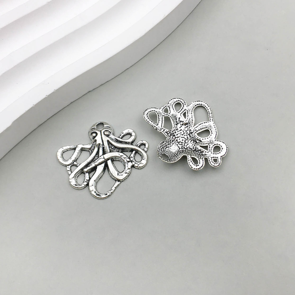 1 ancient silver small size marine octopus 24*20mm