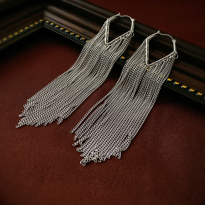 2:Silver geometric tassel ear buckle