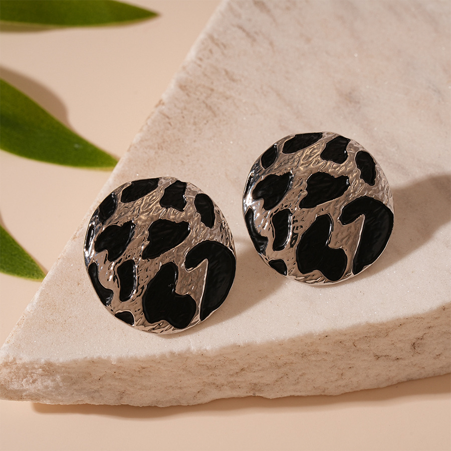 2:Silver needle-silver leopard print round stud earrings