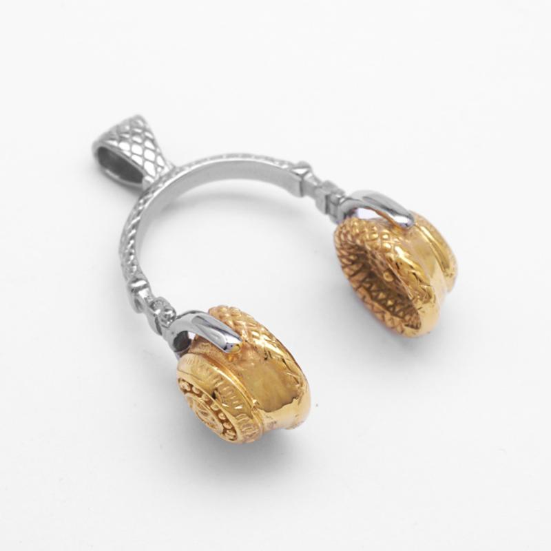 3:Between gold without matching chain