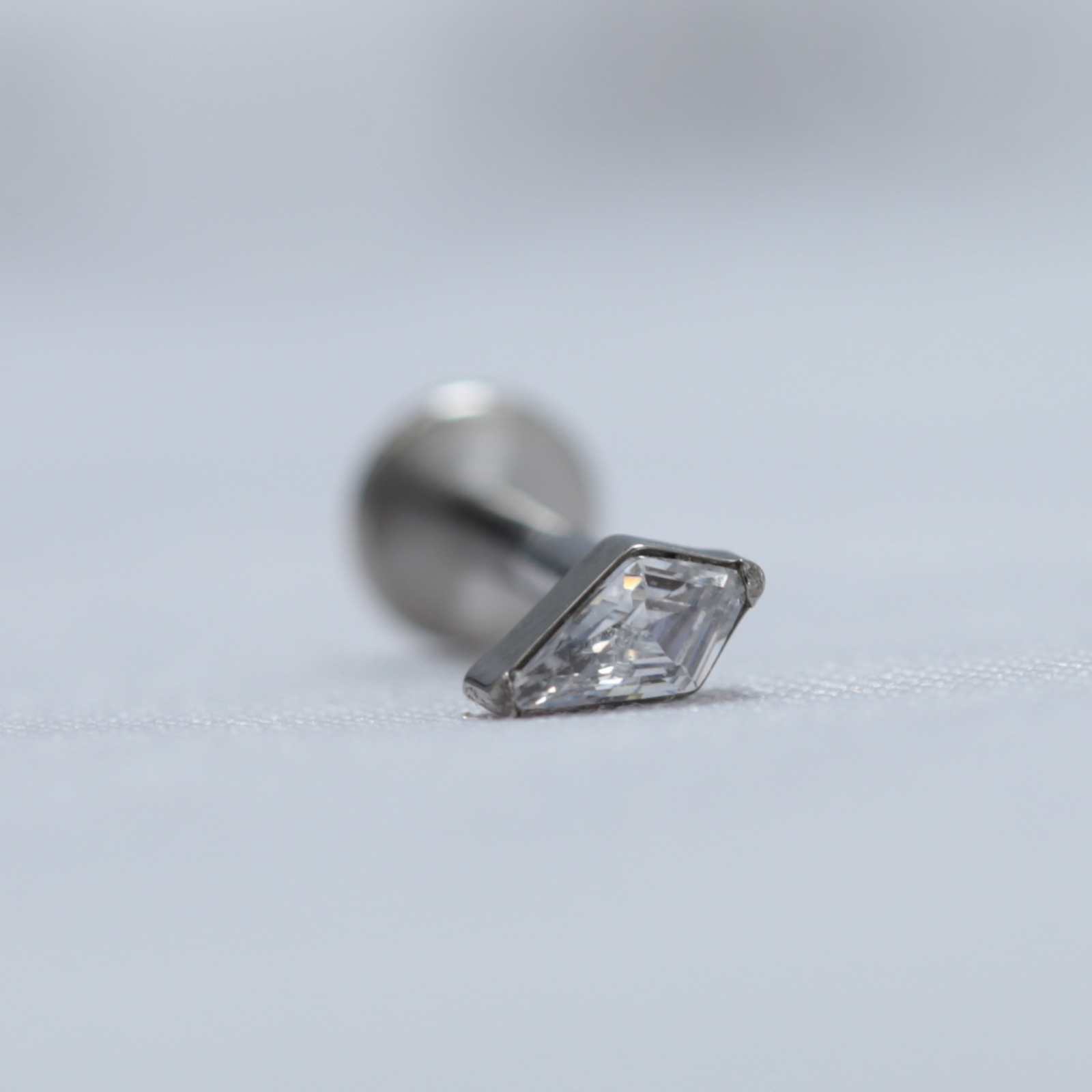 Tombstone-White 1.2*6mm