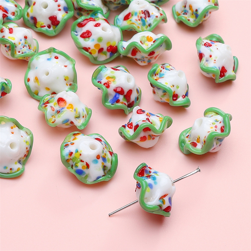 14:Colored glass beads green