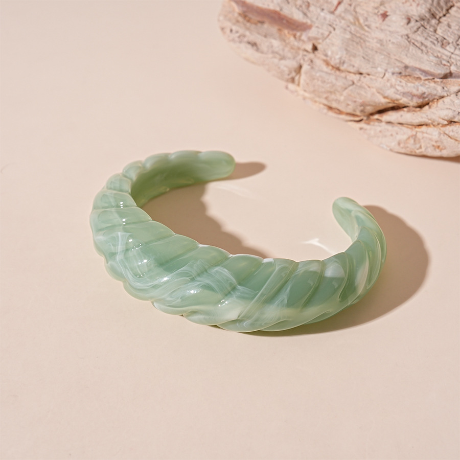 4:Green thread open bracelet