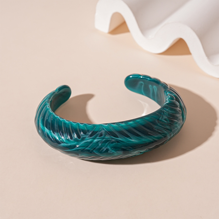 5:Green thread open bracelet