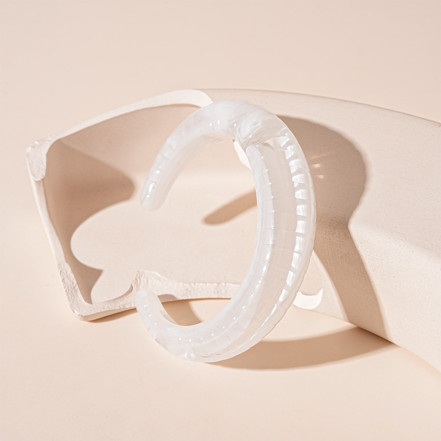 1:White textured open bracelet