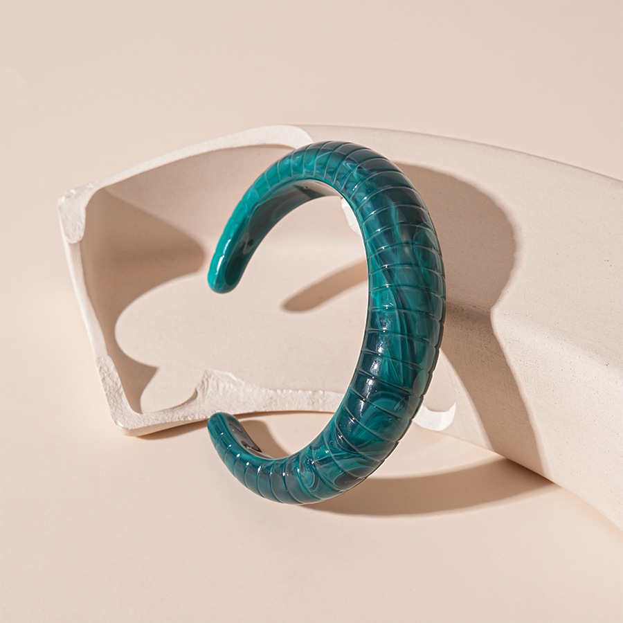 5:Green textured open bracelet