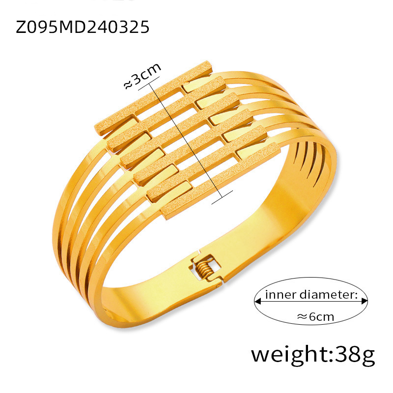 3:Z095-Gold bracelet