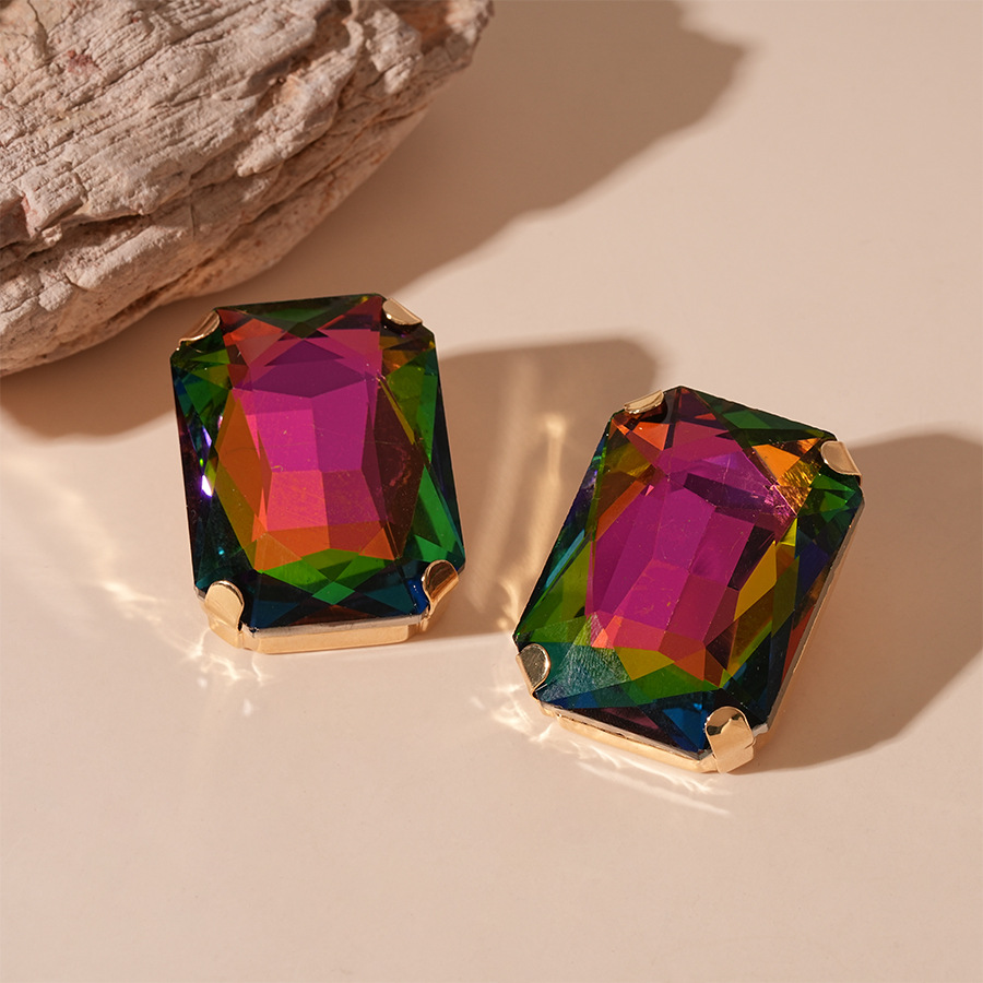 4:Silver needle-color geometric stud earrings