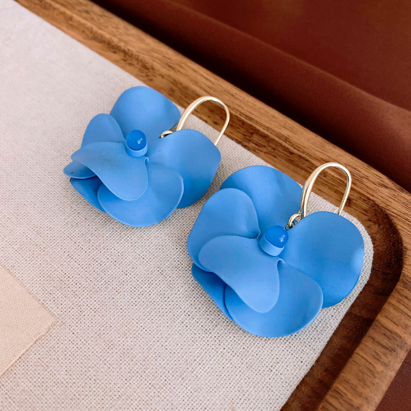 2:blue flower ear hook