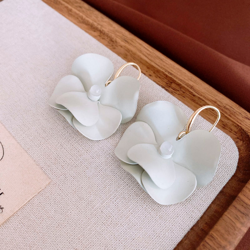 3:White Flower Ear Hook