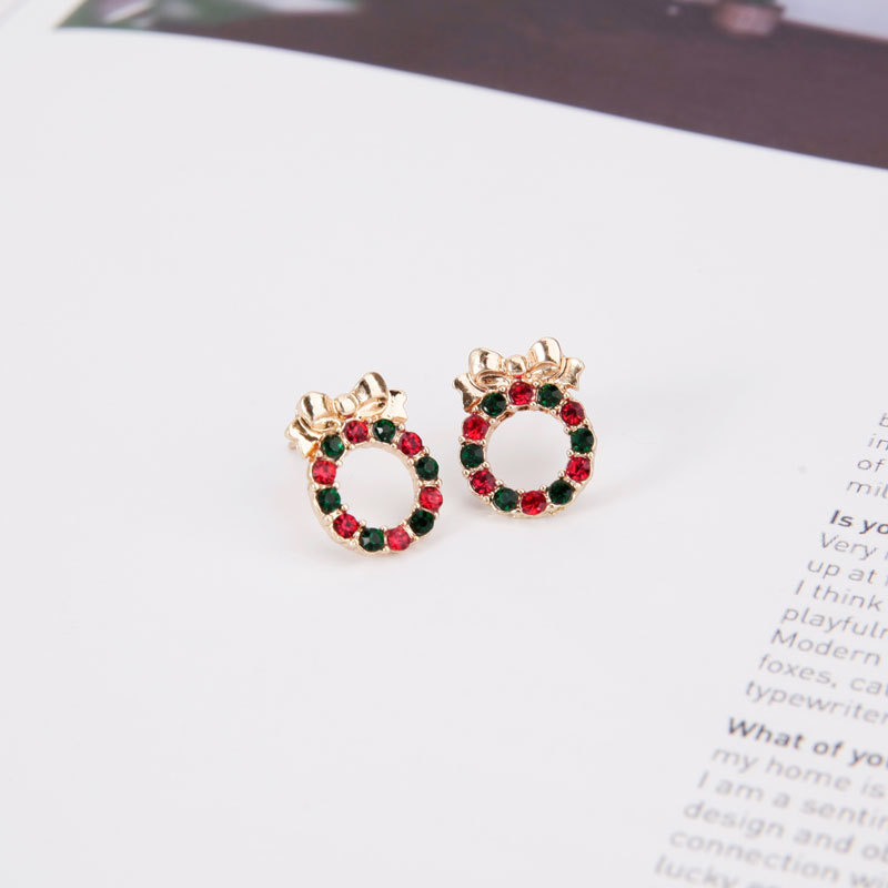 10:Diamond wreath stud earrings