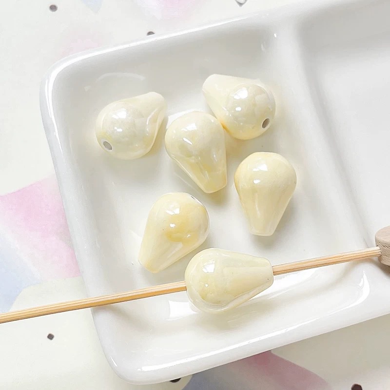 Water drops [light yellow]